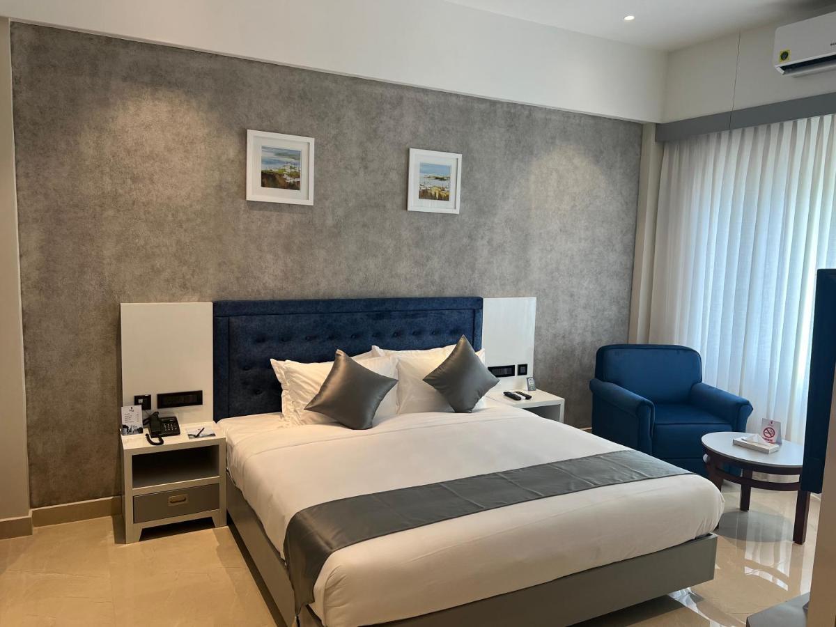 The Gold Hotel Palakkad Εξωτερικό φωτογραφία