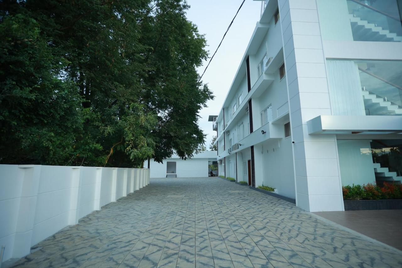 The Gold Hotel Palakkad Εξωτερικό φωτογραφία