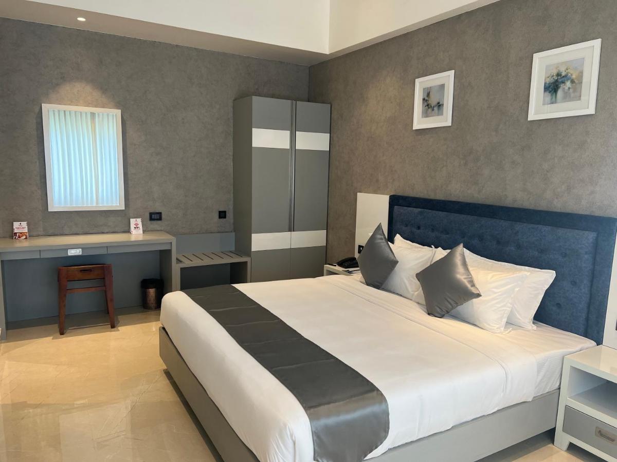 The Gold Hotel Palakkad Εξωτερικό φωτογραφία