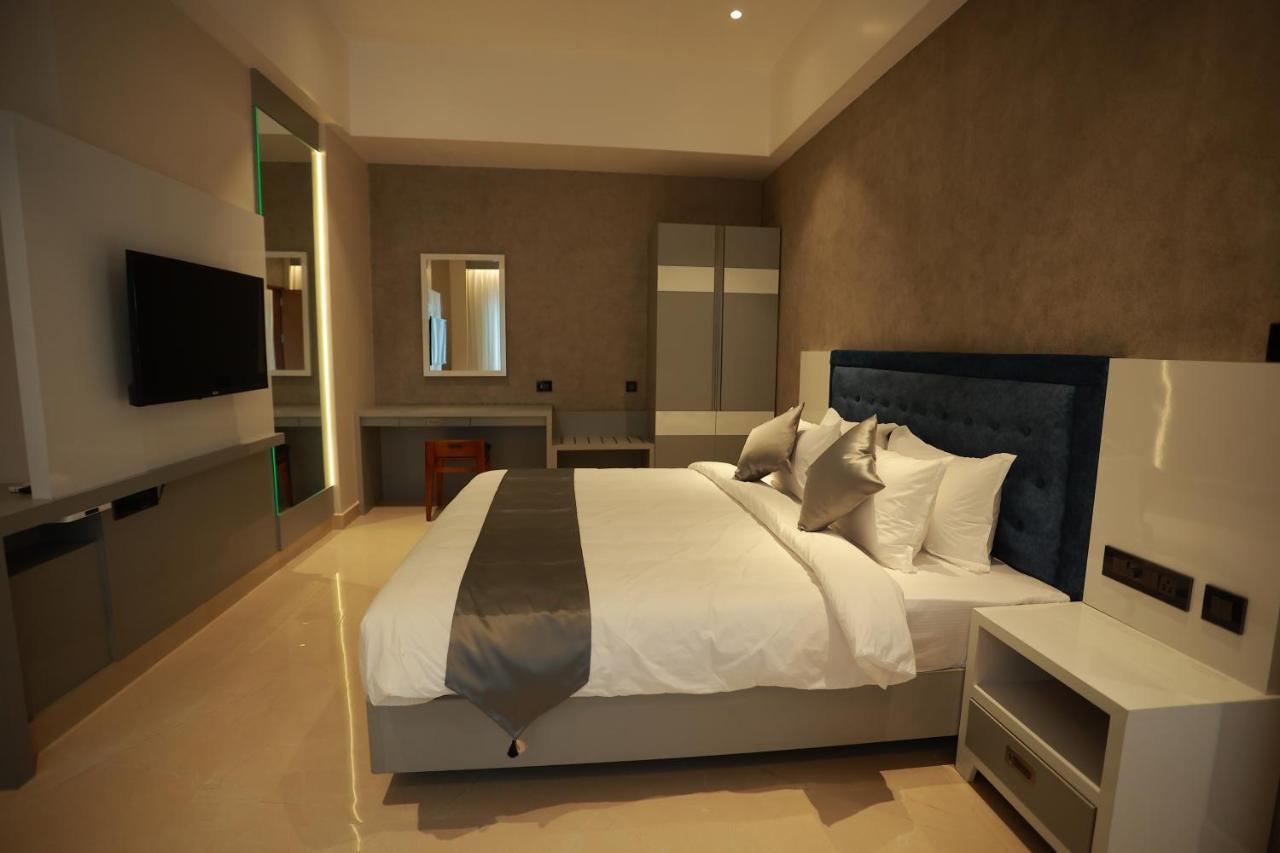 The Gold Hotel Palakkad Εξωτερικό φωτογραφία